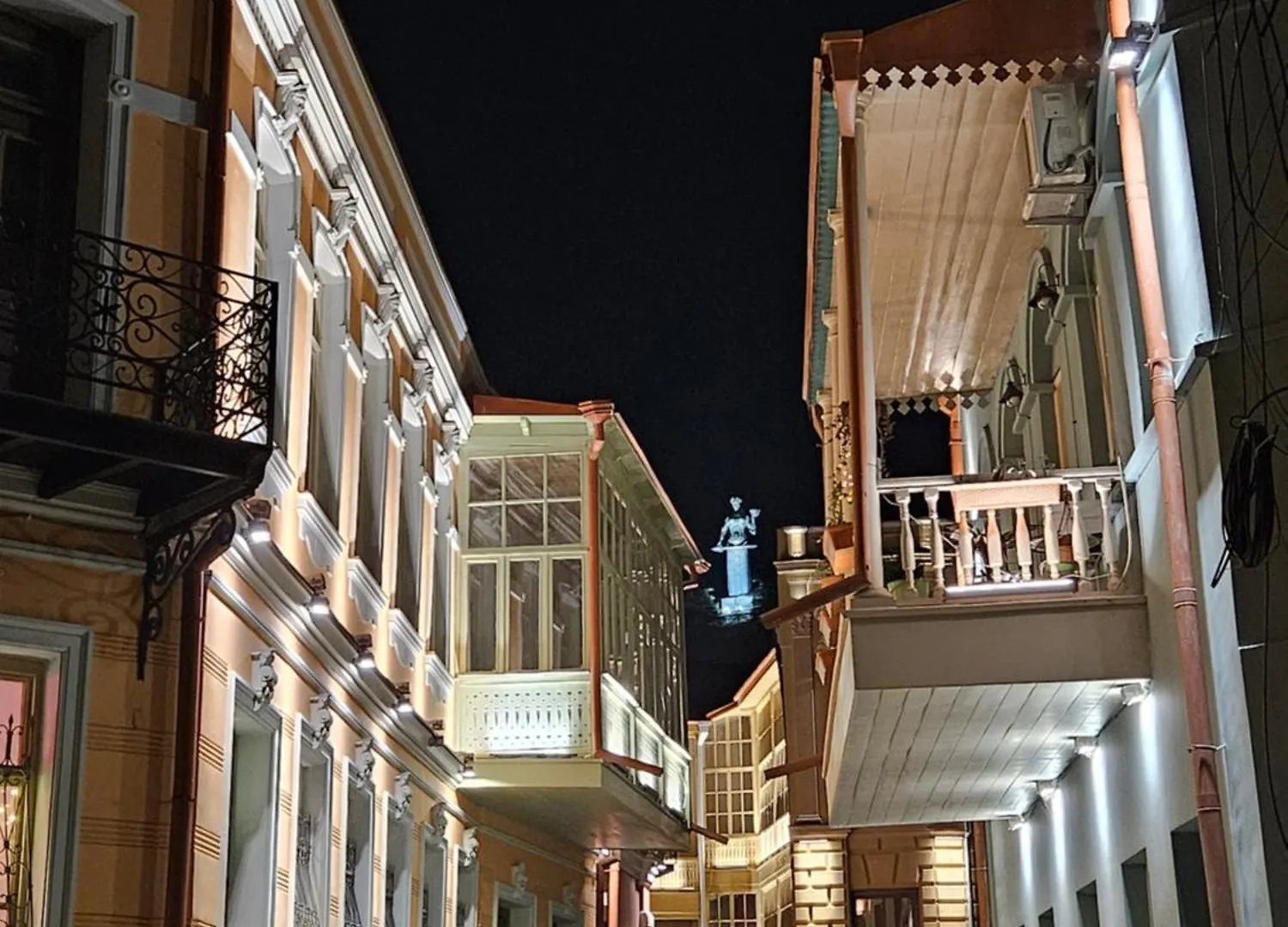 Old Gold Apartment Tiflis